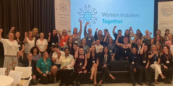 Women installers group photo